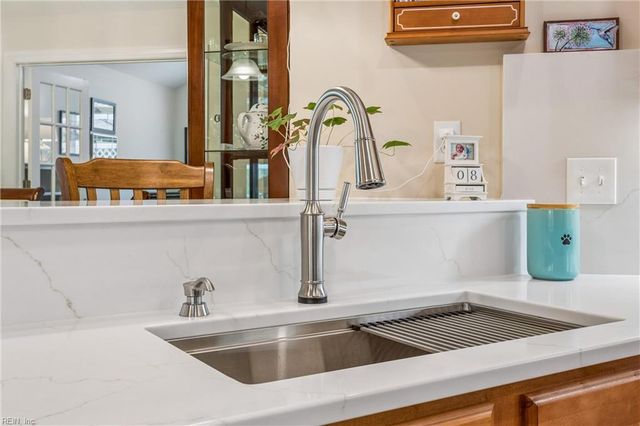 122 Garman LOOP, Yorktown, VA 23690