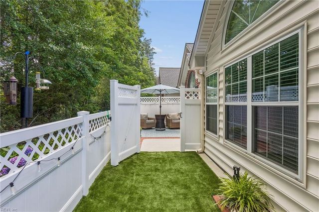 122 Garman LOOP, Yorktown, VA 23690