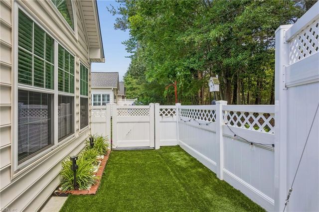 122 Garman LOOP, Yorktown, VA 23690