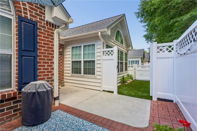 122 Garman LOOP, Yorktown, VA 23690