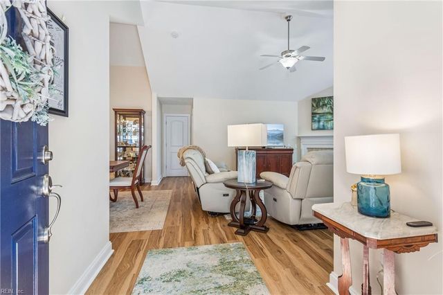 122 Garman LOOP, Yorktown, VA 23690