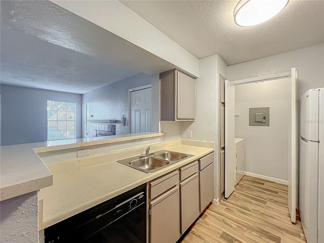 4301 LIZSHIRE LANE 107, Orlando, FL 32822