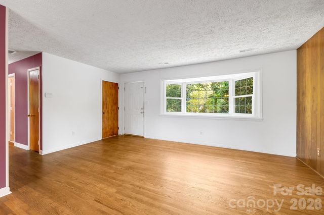 63 Baker Place, Asheville, NC 28806