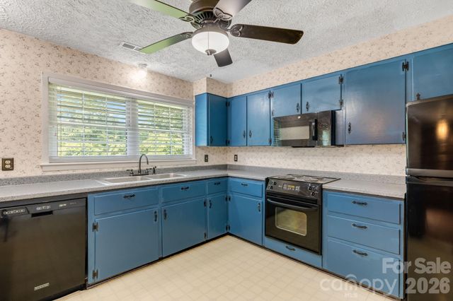 63 Baker Place, Asheville, NC 28806