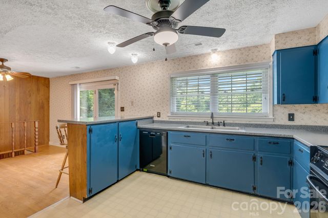 63 Baker Place, Asheville, NC 28806