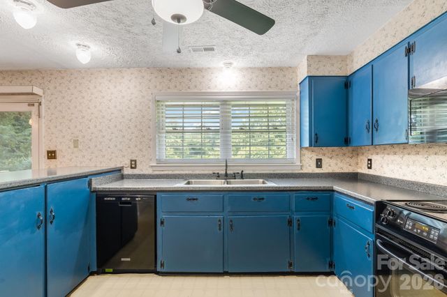63 Baker Place, Asheville, NC 28806