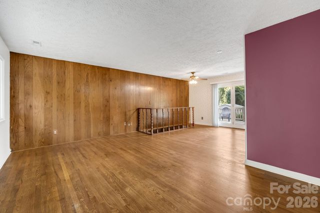63 Baker Place, Asheville, NC 28806