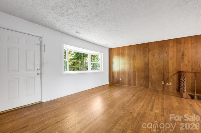 63 Baker Place, Asheville, NC 28806