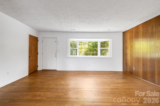 63 Baker Place, Asheville, NC 28806