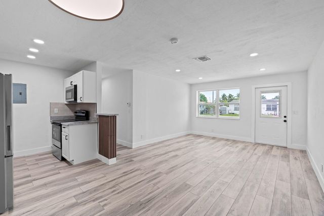 2029 Ardmore Road, West Palm Beach, FL 33409