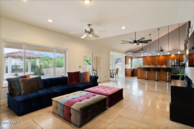 1221 E CLAIRE Drive, Phoenix, AZ 85022