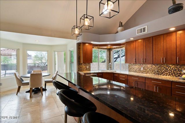 1221 E CLAIRE Drive, Phoenix, AZ 85022