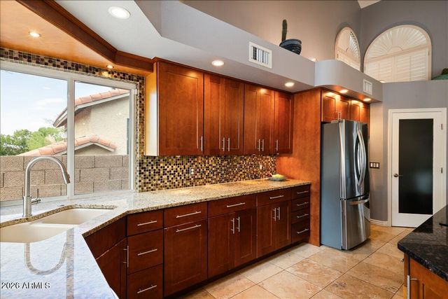 1221 E CLAIRE Drive, Phoenix, AZ 85022