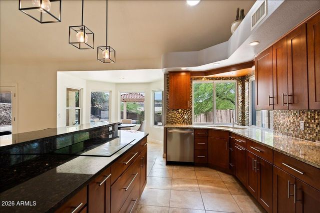 1221 E CLAIRE Drive, Phoenix, AZ 85022