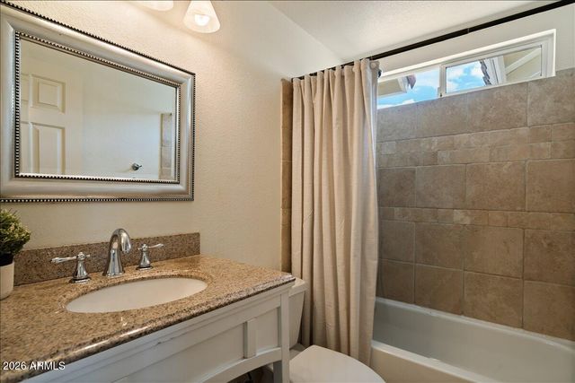 1221 E CLAIRE Drive, Phoenix, AZ 85022