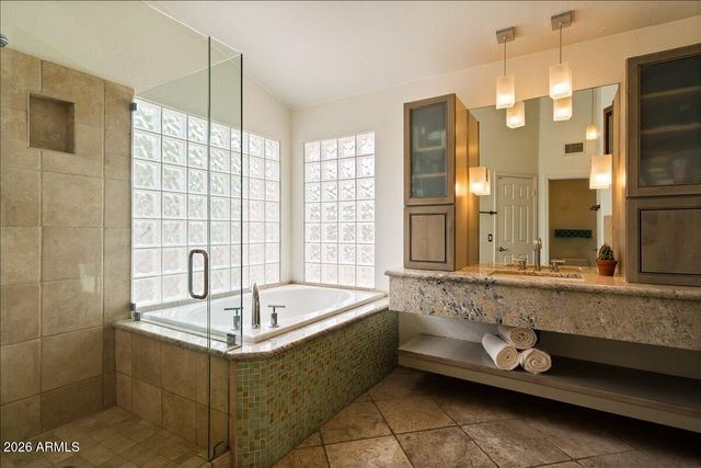 1221 E CLAIRE Drive, Phoenix, AZ 85022