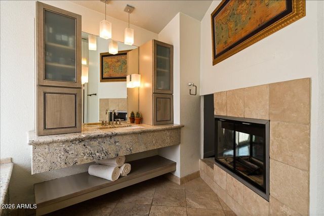 1221 E CLAIRE Drive, Phoenix, AZ 85022