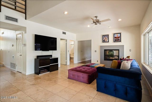 1221 E CLAIRE Drive, Phoenix, AZ 85022