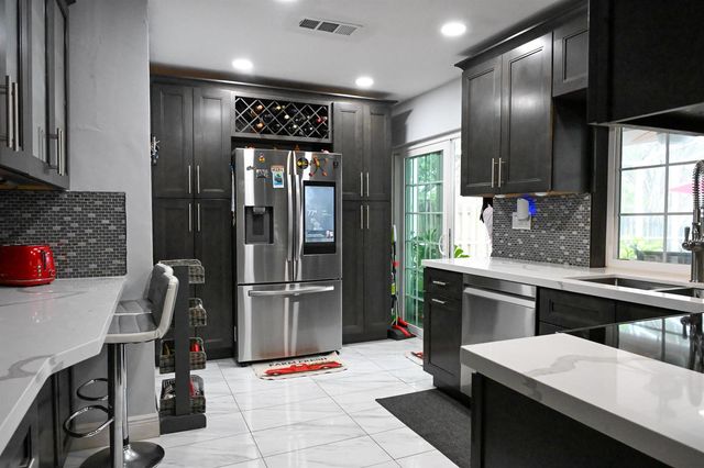 8610 NW 27th Place, Sunrise, FL 33322