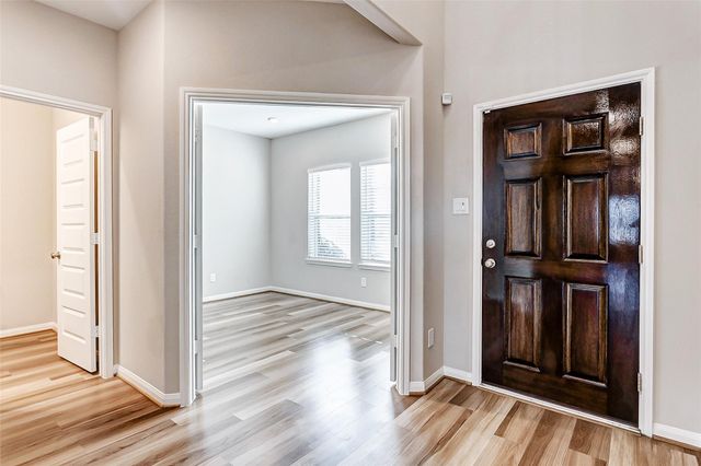 2165 Woodland Pine Drive, Conroe, TX 77384