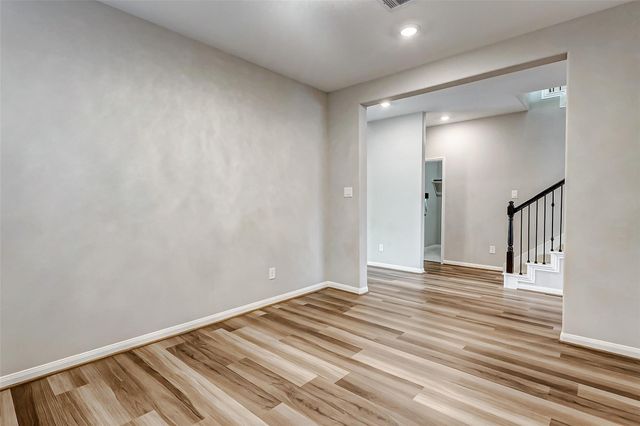 2165 Woodland Pine Drive, Conroe, TX 77384