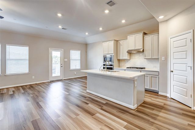 2165 Woodland Pine Drive, Conroe, TX 77384