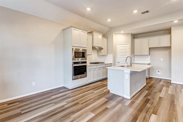 2165 Woodland Pine Drive, Conroe, TX 77384