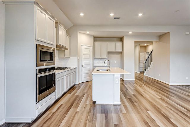 2165 Woodland Pine Drive, Conroe, TX 77384