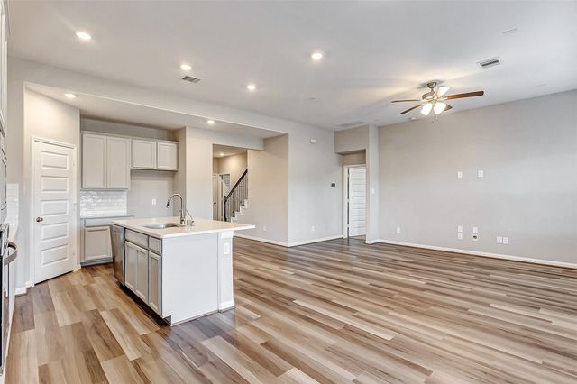 2165 Woodland Pine Drive, Conroe, TX 77384