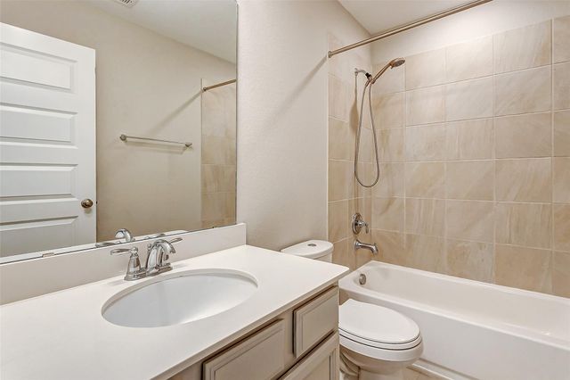 2165 Woodland Pine Drive, Conroe, TX 77384