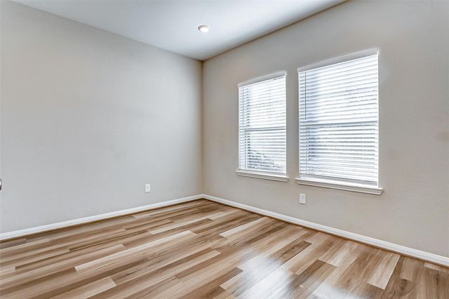 2165 Woodland Pine Drive, Conroe, TX 77384