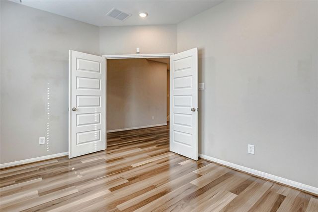 2165 Woodland Pine Drive, Conroe, TX 77384