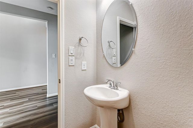 2165 Woodland Pine Drive, Conroe, TX 77384