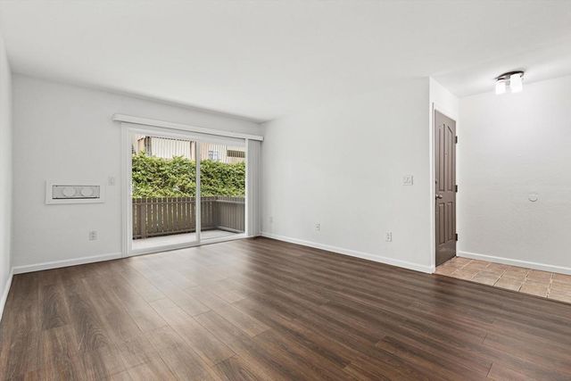 432 Edgehill Lane 157, Oceanside, CA 92054