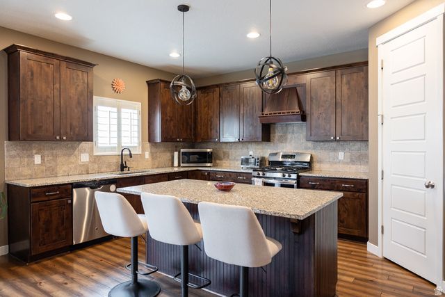 8023 S PINEWOOD DR, Sandy, UT 84094