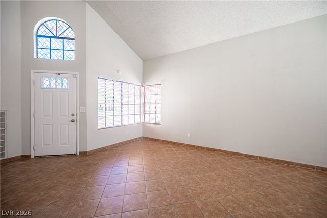 7660 Kalmalii Avenue, Las Vegas, NV 89147