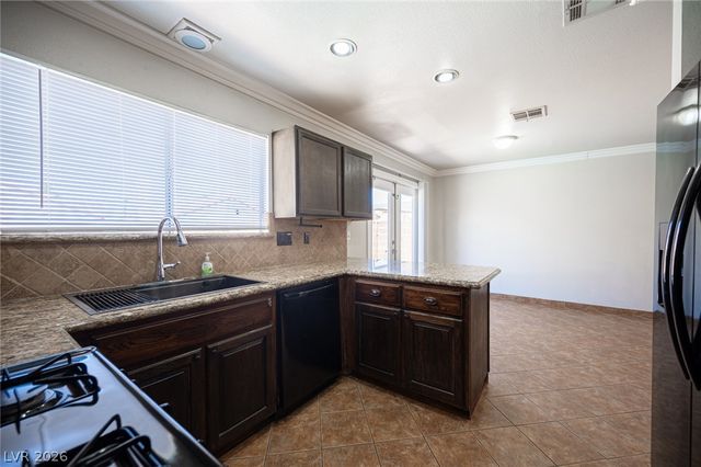 7660 Kalmalii Avenue, Las Vegas, NV 89147