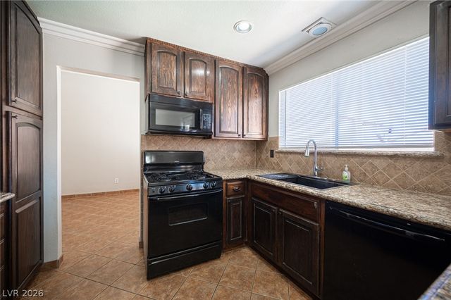 7660 Kalmalii Avenue, Las Vegas, NV 89147