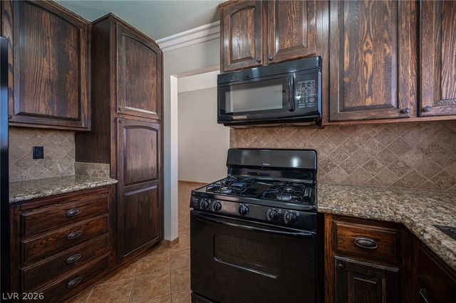 7660 Kalmalii Avenue, Las Vegas, NV 89147