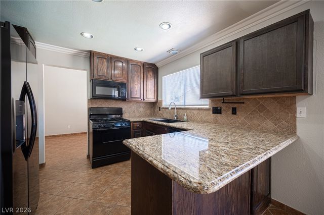 7660 Kalmalii Avenue, Las Vegas, NV 89147