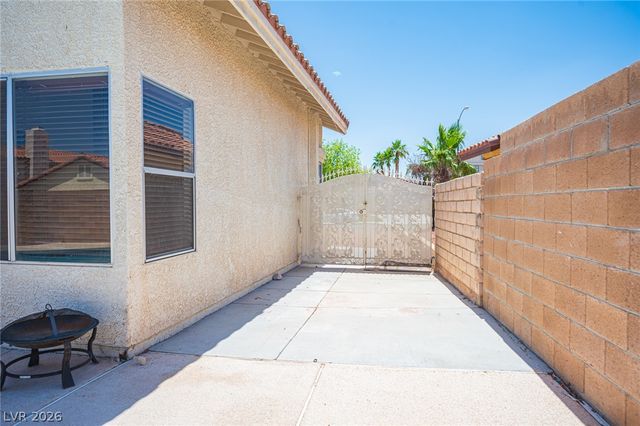 7660 Kalmalii Avenue, Las Vegas, NV 89147