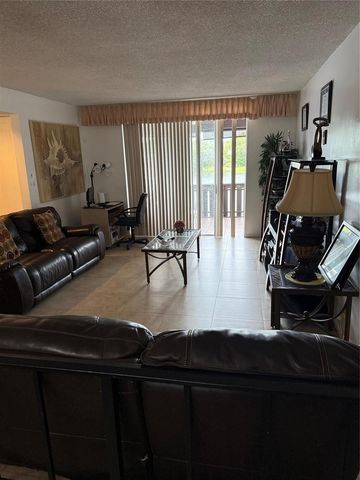 3710 Inverrary Drive 3T, Lauderhill, FL 33319