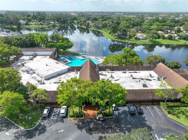 3710 Inverrary Drive 3T, Lauderhill, FL 33319