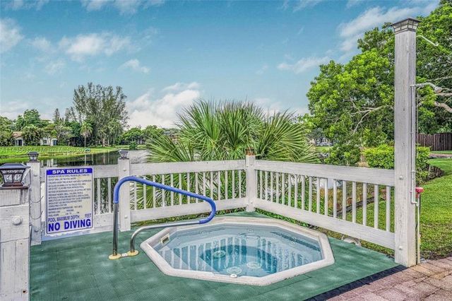 3710 Inverrary Drive 3T, Lauderhill, FL 33319