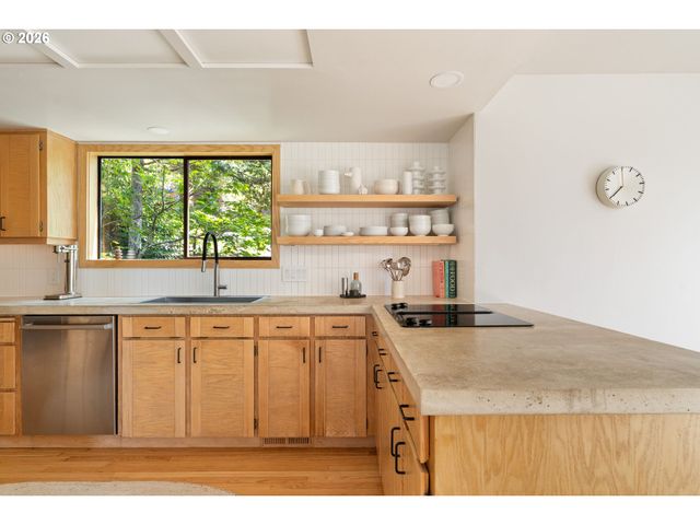 4202 Sw MELVILLE Ave, Portland, OR 97239