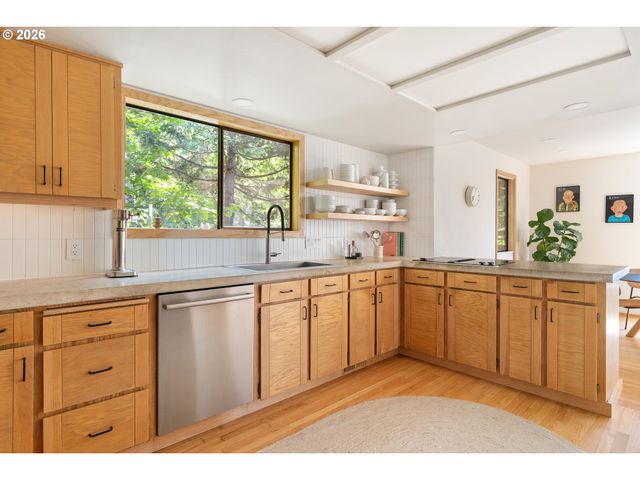4202 Sw MELVILLE Ave, Portland, OR 97239