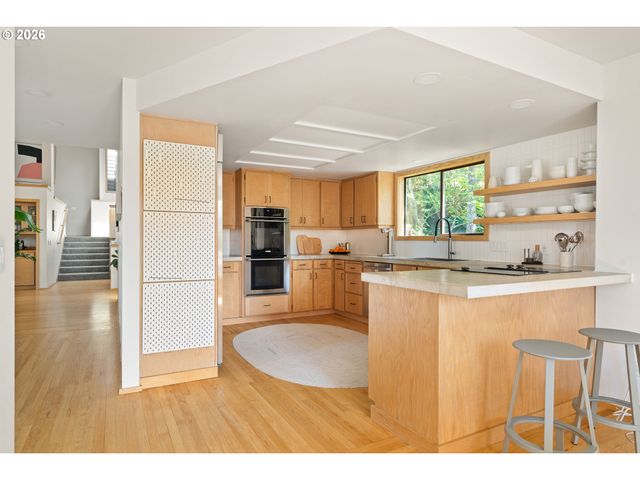 4202 Sw MELVILLE Ave, Portland, OR 97239