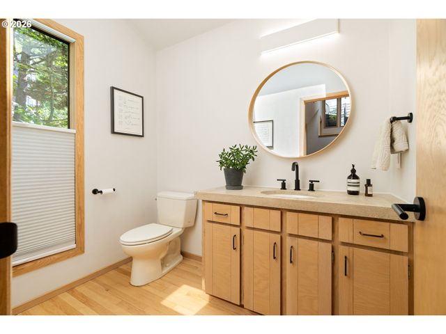 4202 Sw MELVILLE Ave, Portland, OR 97239