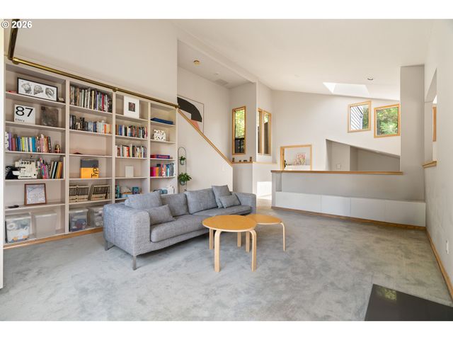4202 Sw MELVILLE Ave, Portland, OR 97239