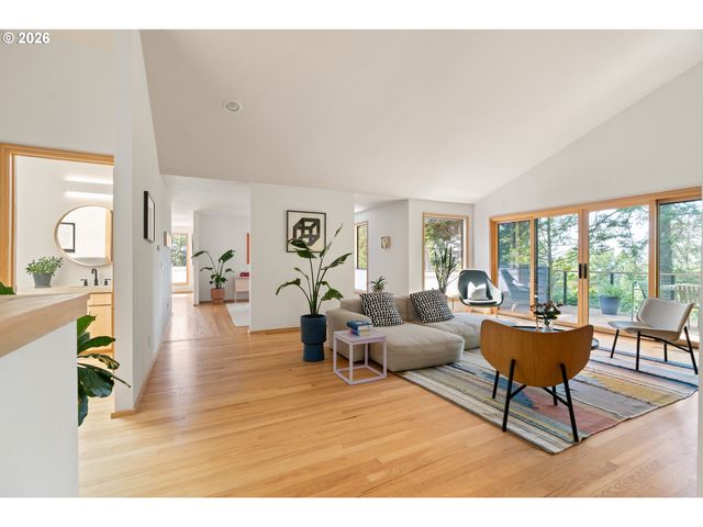 4202 Sw MELVILLE Ave, Portland, OR 97239